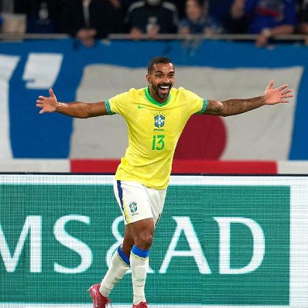 Paulo Henrique comemora seu primeiro gol pela seleção brasileira em amistoso contra o Japão