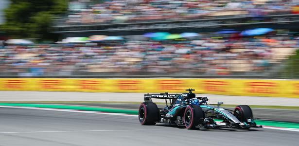 Russell supera Hamilton por 64 milésimos e fica com a pole em Barcelona