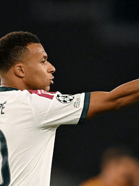 Mbappé durante Real Madrid e Roma pela Liga dos Campeões Mbappé durante Real Madrid e Roma pela Liga dos Campeões