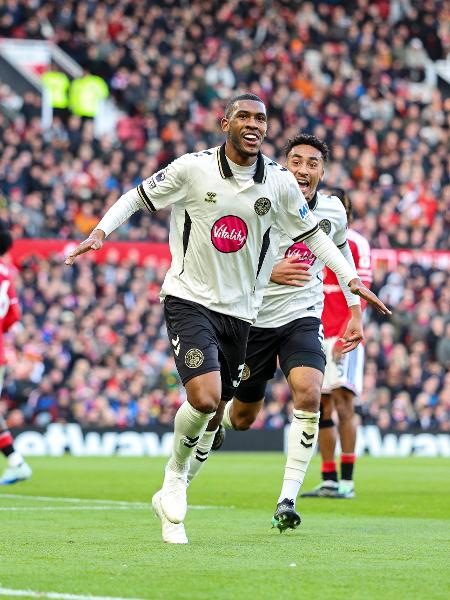 Rayan, do Bournemouth, comemora gol contra o Manchester United pelo Inglês Rayan, do Bournemouth, comemora gol contra o Manchester United pelo Inglês