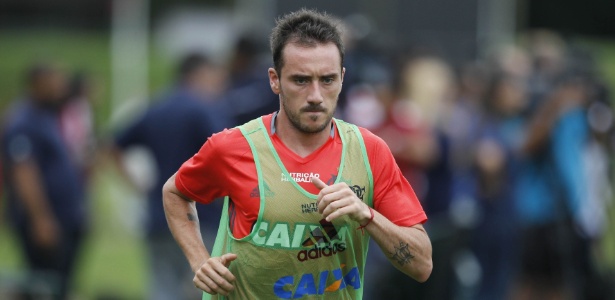 Mancuello corre durante treinamento do Flamengo: estreia cercada de expectativa - Gilvan de Souza/ Flamengo