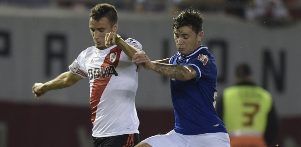 Emanuel Mammana, em ação pelo River Plate contra o Cruzeiro, na Libertadores - JUAN MABROMATA/AFP