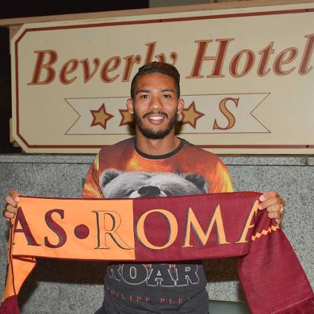Zagueiro foi contratado pela Roma em 2016 e está na mira do Porto - Divulgação / Site da Roma