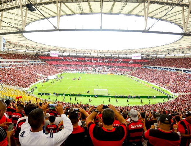 A torcida do Flamengo se mobilizou para apoiar o time em treino aberto no Maracanã - Rodrigo Coca / Flamengo