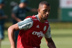 Mercado da Bola: Palmeiras negocia Alecsandro e deve perder Vitor Hugo 
