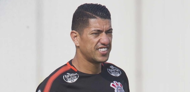 Volante Ralf voltou a treinar no gramado depois de ser preservado nos últimos dias - Daniel Augusto Jr. / Ag. Corinthians