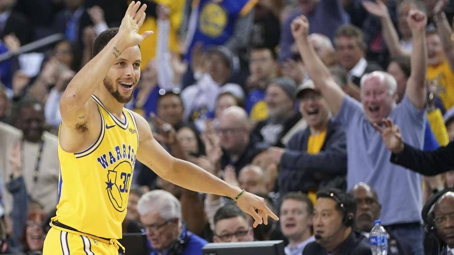 Stephen Curry volta a jogar pelo Warriors após ficar quatro meses meses afastado das quadras por uma lesão na mão esquerda - Kyle Terada/USA Today Sports