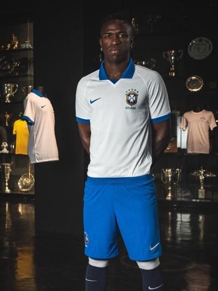 Vinicius Jr., fora da lista da Copa América, foi um dos protagonistas do lançamento do uniforme branco da seleção - Divulgação