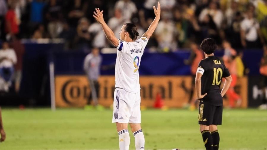Ibrahimovic, do Los Angeles Galaxy, tem duelo particular com o mexicano Carlos Vela, do Los Angeles FC - Divulgação/Galaxy
