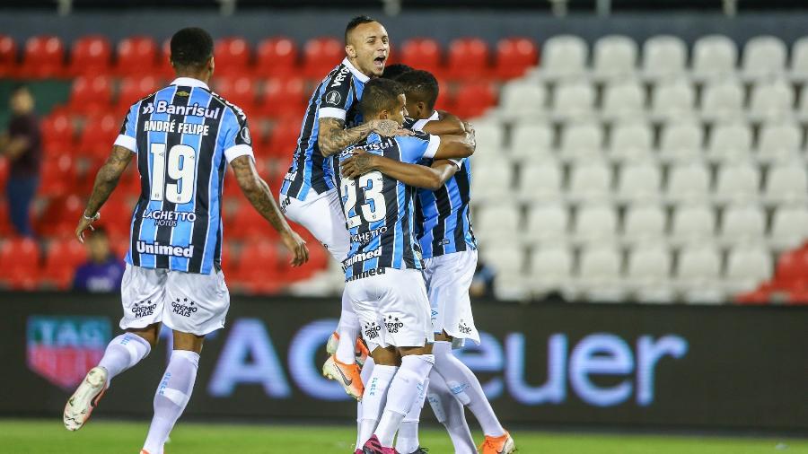 Jogadores comemoram gol do Grêmio contra o Libertad - Lucas Uebel/Grêmio FBPA