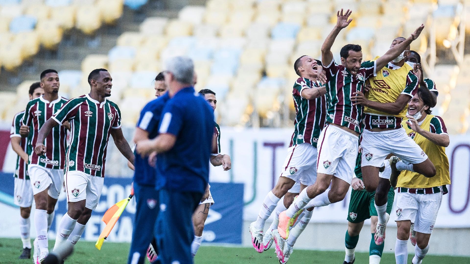 Jogadores do Fluminense comemoram gol de Nenê contra o Corinthians na 10ª rodada do Brasileirão 2020