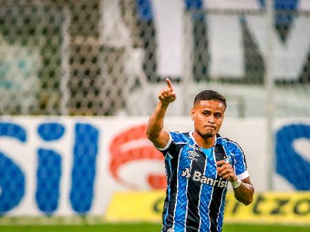 Liberados antes do fim do ano, Everton e Paulo Miranda negociam rescisões com o Grêmio