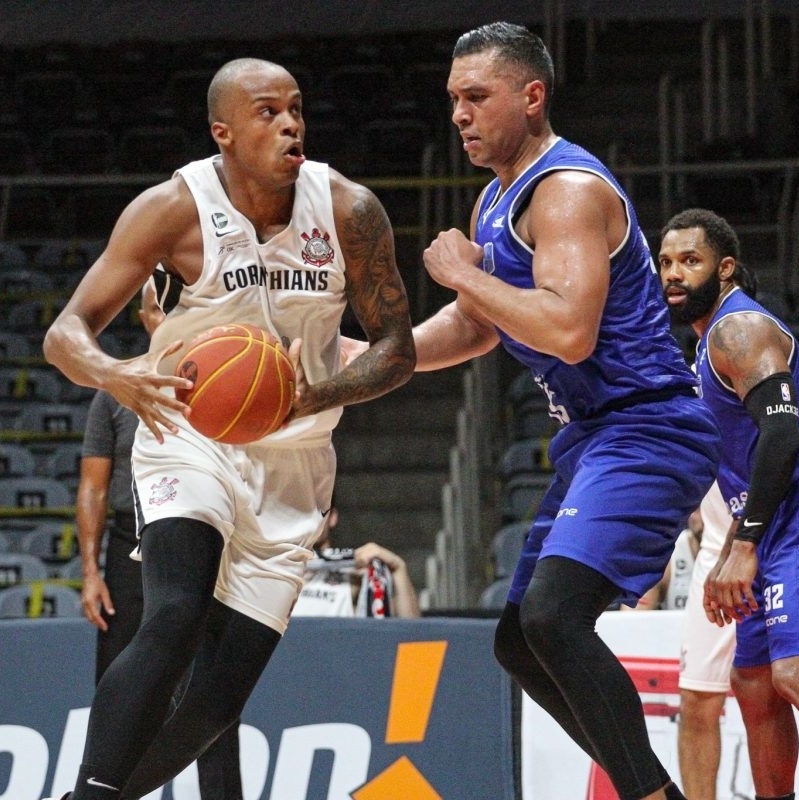 Como vôlei e basquete driblam proibições para terminar campeonatos -  31/03/2021 - UOL Esporte