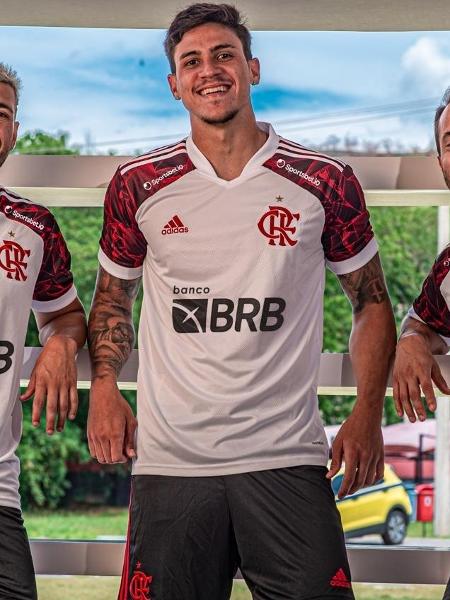 Flamengo e Adidas lançam nova camisa 2 para a temporada 2021 - Divulgação