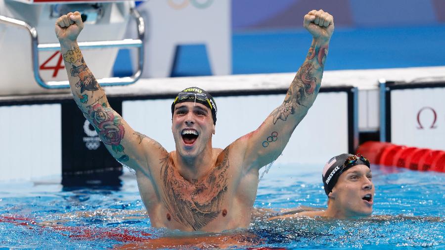 Bruno Fratus vibra na piscina após a conquista do bronze nos 50m livre nos Jogos Olímpicos de Tóquio-2020 - Satiro Sodré/SSPress/CBDA