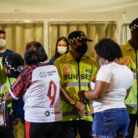 Torcedoras do Flamengo aguardam para entrar no Maracanã - Ricardo Borges/UOL