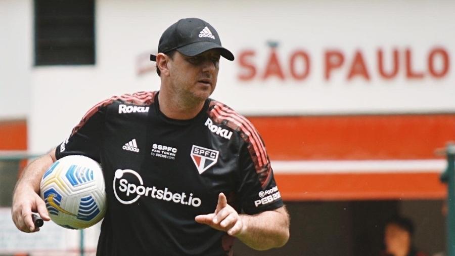 Rogério Ceni, técnico do São Paulo, em treino no CT da Barra Funda - Erico Leonan / saopaulofc