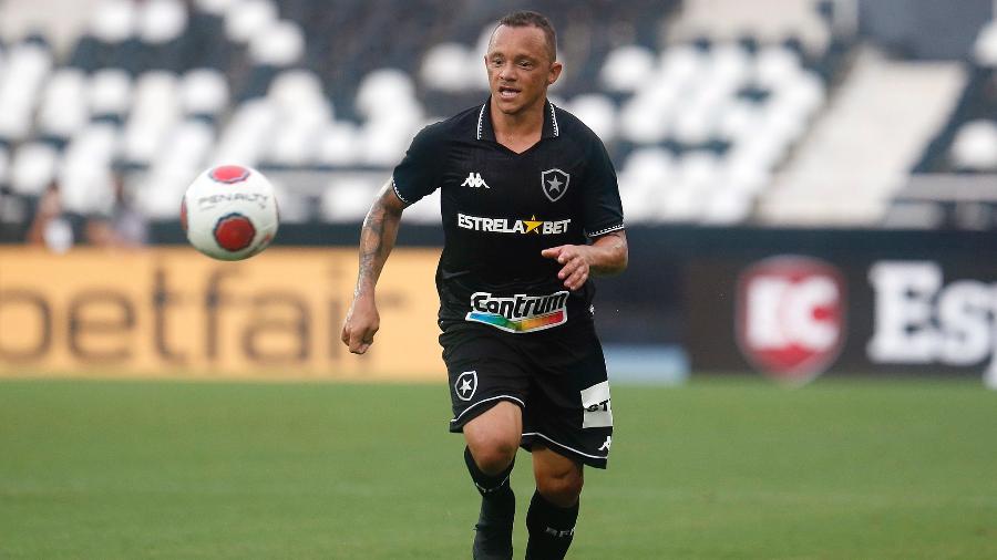 Carlinhos, lateral-esquerdo do Botafogo - Vitor Silva / Botafogo