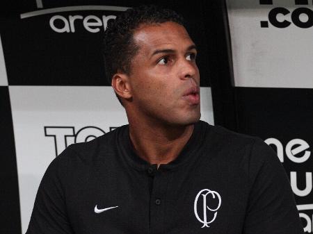Quem é Fernando Lázaro, técnico escolhido pelo Corinthians para 2023