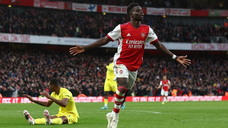 Bukayo Saka comemora gol do Arsenal sobre o Brentford em partida do Campeonato Inglês - REUTERS/David Klein