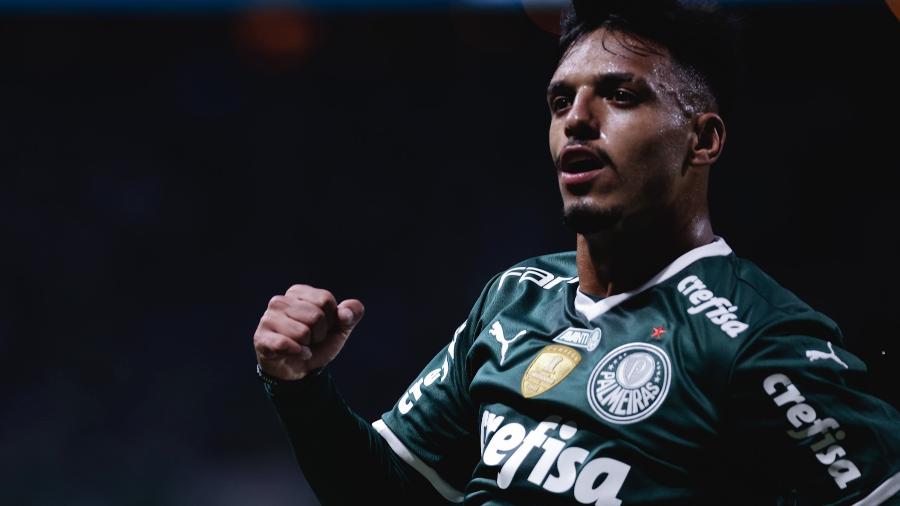 Gabriel Menino comemora gol marcado com a camisa do Palmeiras no duelo contra o Inter, válido pelo Campeonato Brasileiro - Ettore Chiereguini/AGIF