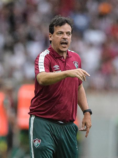 Fernando Diniz, técnico do Fluminense, durante partida contra o Cuiabá no Campeonato Brasileiro - Thiago Ribeiro/AGIF