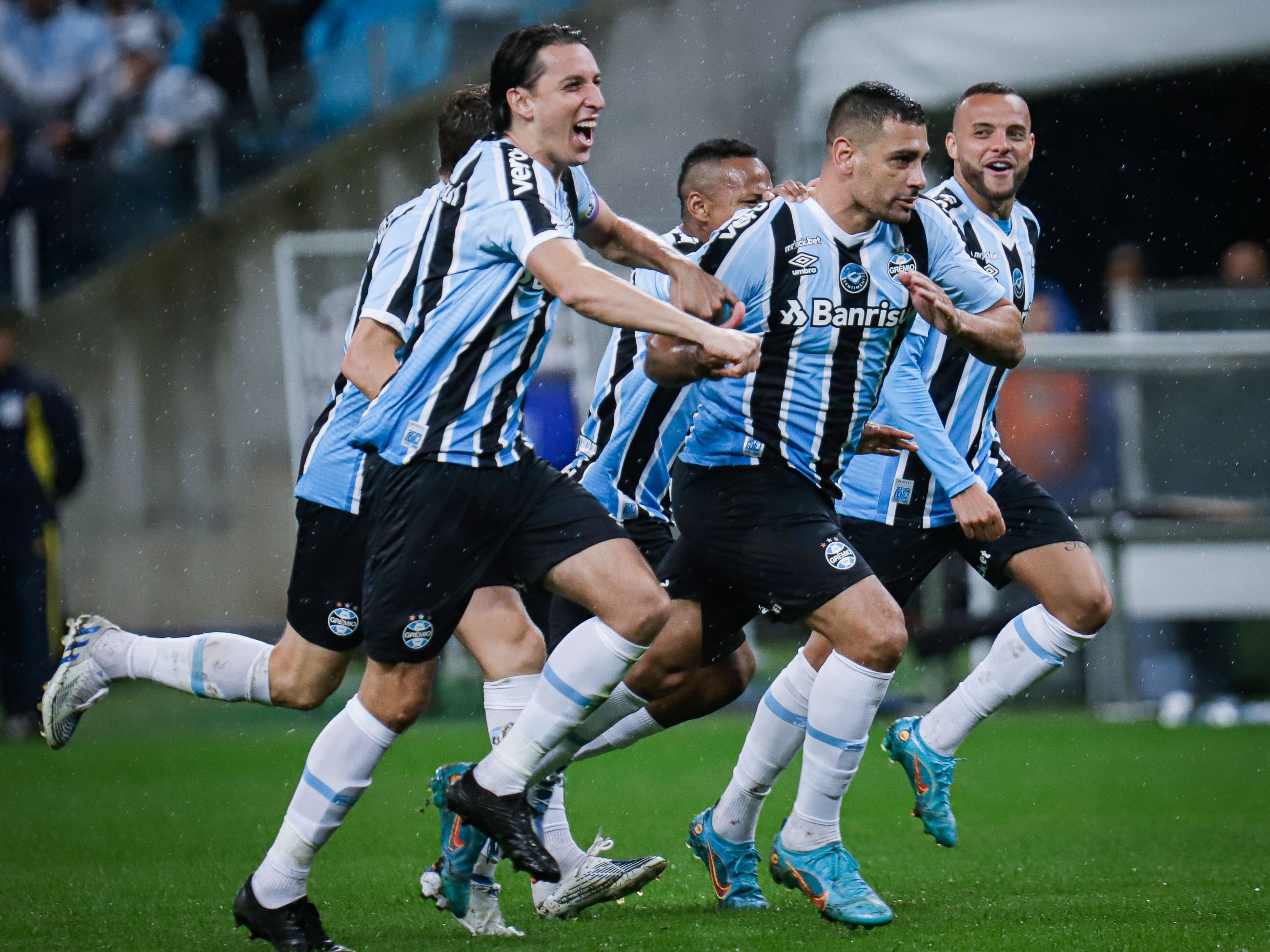 Jogo de oito gols: Grêmio coleciona estatísticas interessantes após duelo  frenético