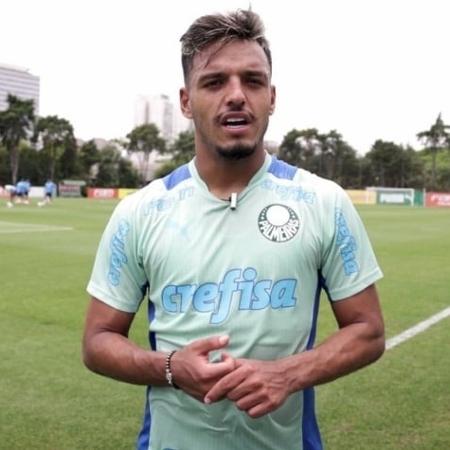 Gabriel Menino, volante do Palmeiras, em entrevista à TV Palmeiras - Reprodução / TV Palmeiras