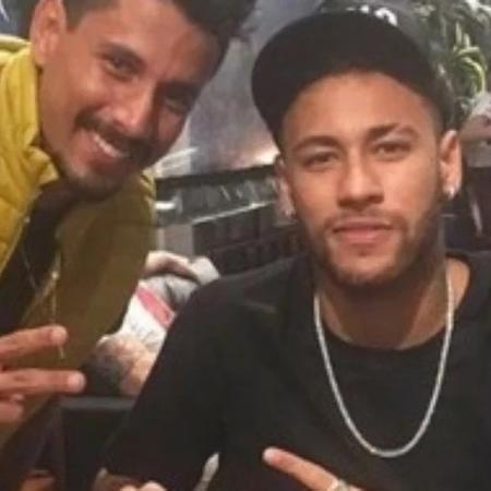 Neymar em foto com Eduardo, foragido investigado pela polícia - Reprodução/Instagram