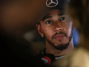 Após declarações de Horner, Hamilton nega contato com Red Bull por vaga