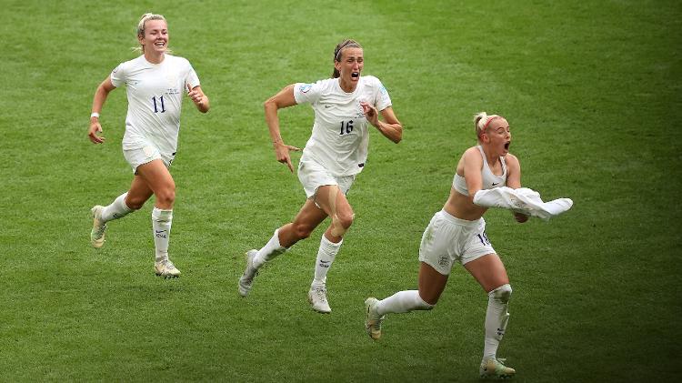 Chloe Kelly, da Inglaterra, celebra gol contra a Alemanha na Eurocopa feminina de 2022