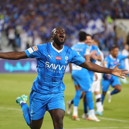 Kalidou Koulibaly comemora gol do Al-Hilal contra o Al-Shabab no Campeonato Saudita