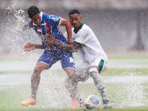 Jogo entre Bahia e Palmeiras no Brasileirão sub-20 é suspenso após chuva alagar campo