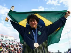 Augusto Akio cita acupuntura e desabafa após medalha: 'Skate é pancada'