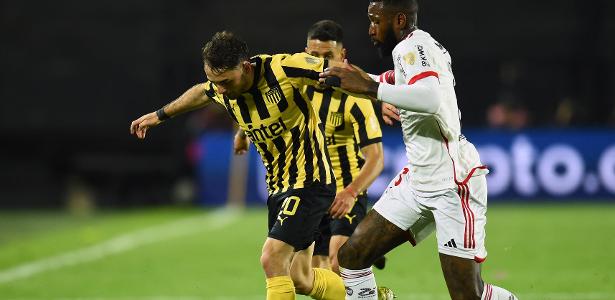 Gerson lamenta eliminação do Flamengo em casa: Perdemos a classificação