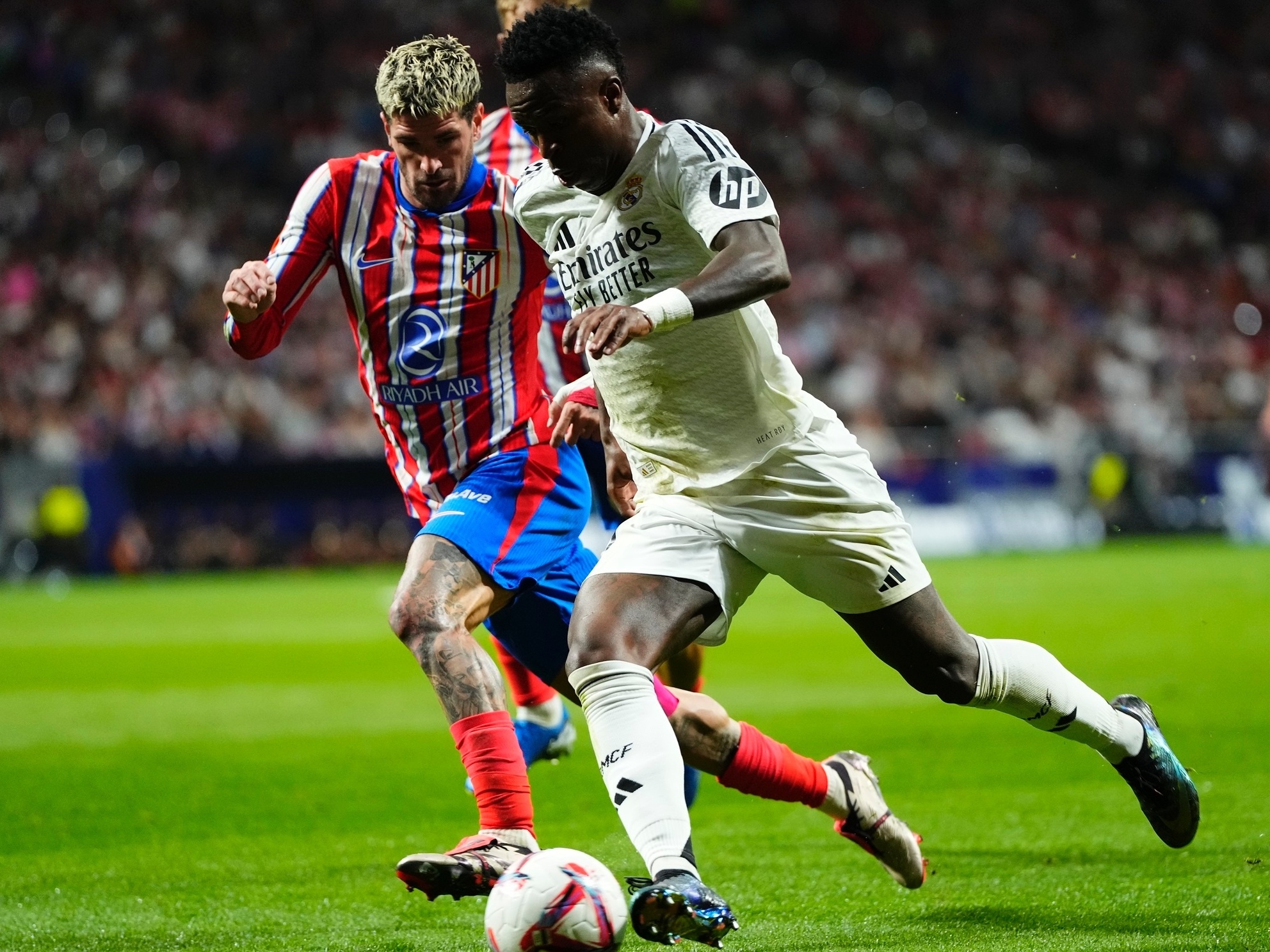 【新品】 Atlético de Madrid プレマッチ ウェア インポートM Atlético de Madri e Real empatam em jogo marcado por paralisação