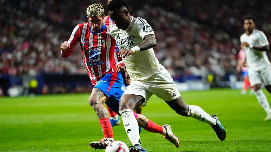Vini Jr é marcado por De Paul durante jogo entre Atlético de Madri e Real Madrid pelo Campeonato Espanhol Vini Jr é marcado por De Paul durante jogo entre Atlético de Madri e Real Madrid pelo Campeonato Espanhol