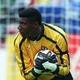 Morre goleiro que recusou trono de rei para jogar a Copa pela Nigéria