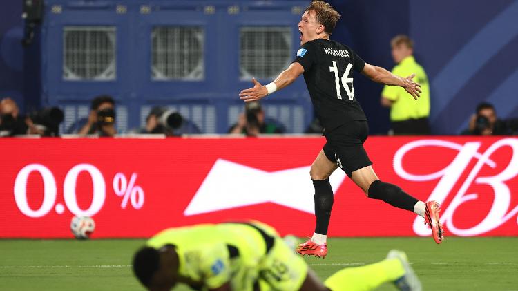 Pedersen, da Noruega, comemora gol contra o Senegal