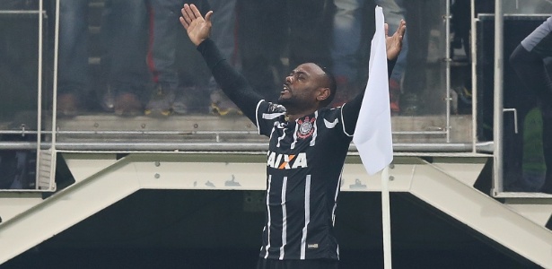 Vagner Love pode perder vaga para Luciano no ataque do Corinthians - Robson Ventura / Folhapress