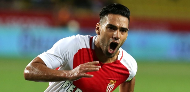 Falcao Garcia comemora gol do Monaco; depois, colombiano saiu machucado - JEAN CHRISTOPHE MAGNENE/AFP