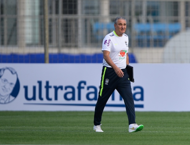 Eliminatórias | Tite muda apenas o goleiro e põe time titular para enfrentar o Chile