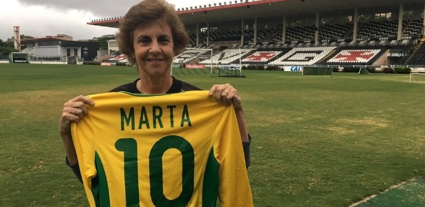 Helena Pacheco, ex-treinadora do Vasco, revelou Marta e foi impedida de cursar futebol - Renata Mendonça/BBC Brasil