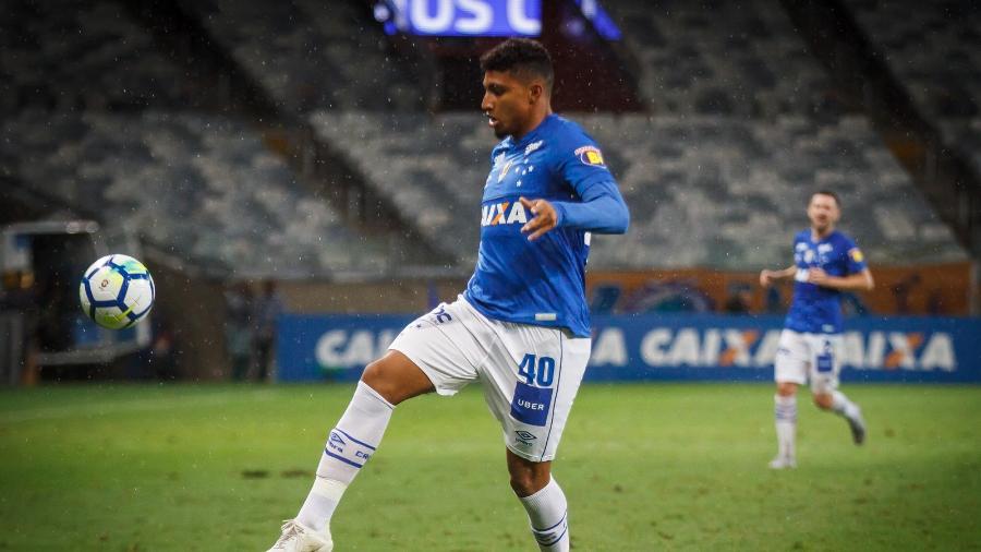 Volante Éderson em ação pelo Cruzeiro na temporada passada. Ele foi um dos poucos destaques na campanha do rebaixamento - Vinnicius Silva/Cruzeiro