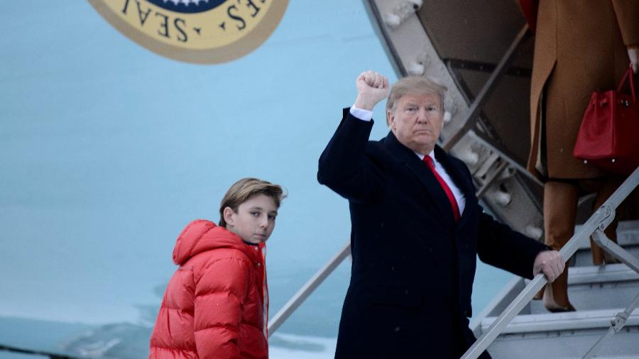 Segundo Donald Trump, seu filho Barron, de 12 anos, "joga bastante futebol e adora o esporte" - Brendan Smialowski/AFP