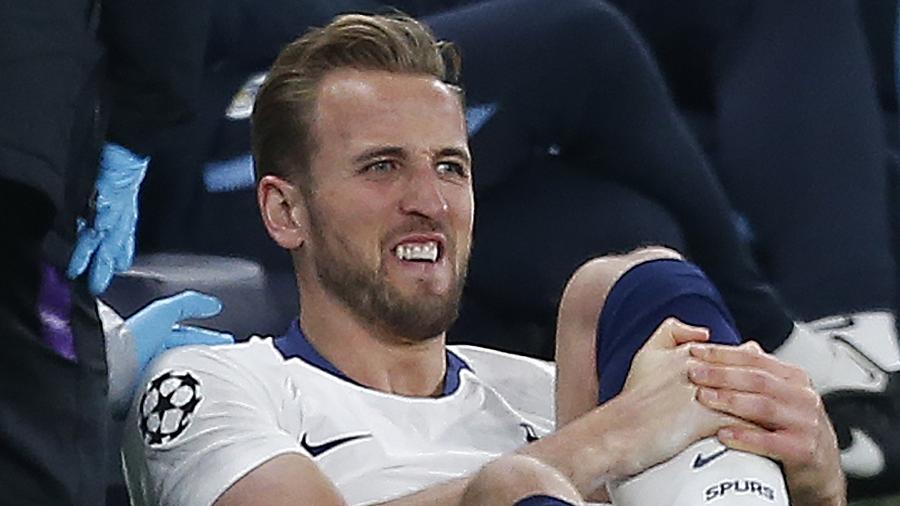 Harry Kane se lesionou durante partida entre Tottenham e Manchester City - Ian KINGTON / IKIMAGES / AFP