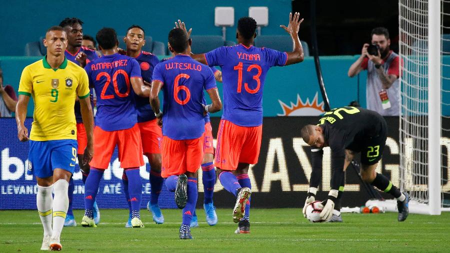 Luis Muriel comemora gol da Colômbia contra o Brasil - RHONA WISE / AFP