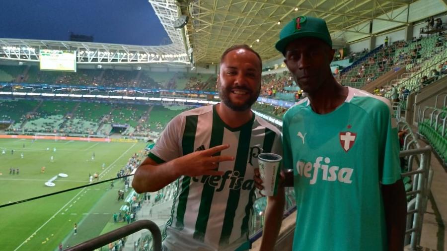 Marcos Lopes levou o morador de rua Fábio para conhecer o Allianz Parque - Bruno Grossi/UOL Esporte