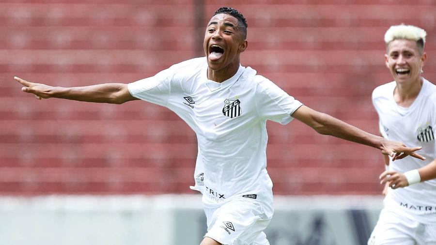 Felipe Laurindo comemora gol pelo sub-15 do Santos - Pedro Ernesto Guerra Azevedo/Santos FC