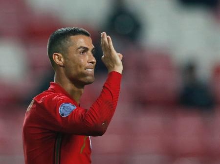 Cristiano Ronaldo Celebra Marca De 100 Vitorias Com Portugal